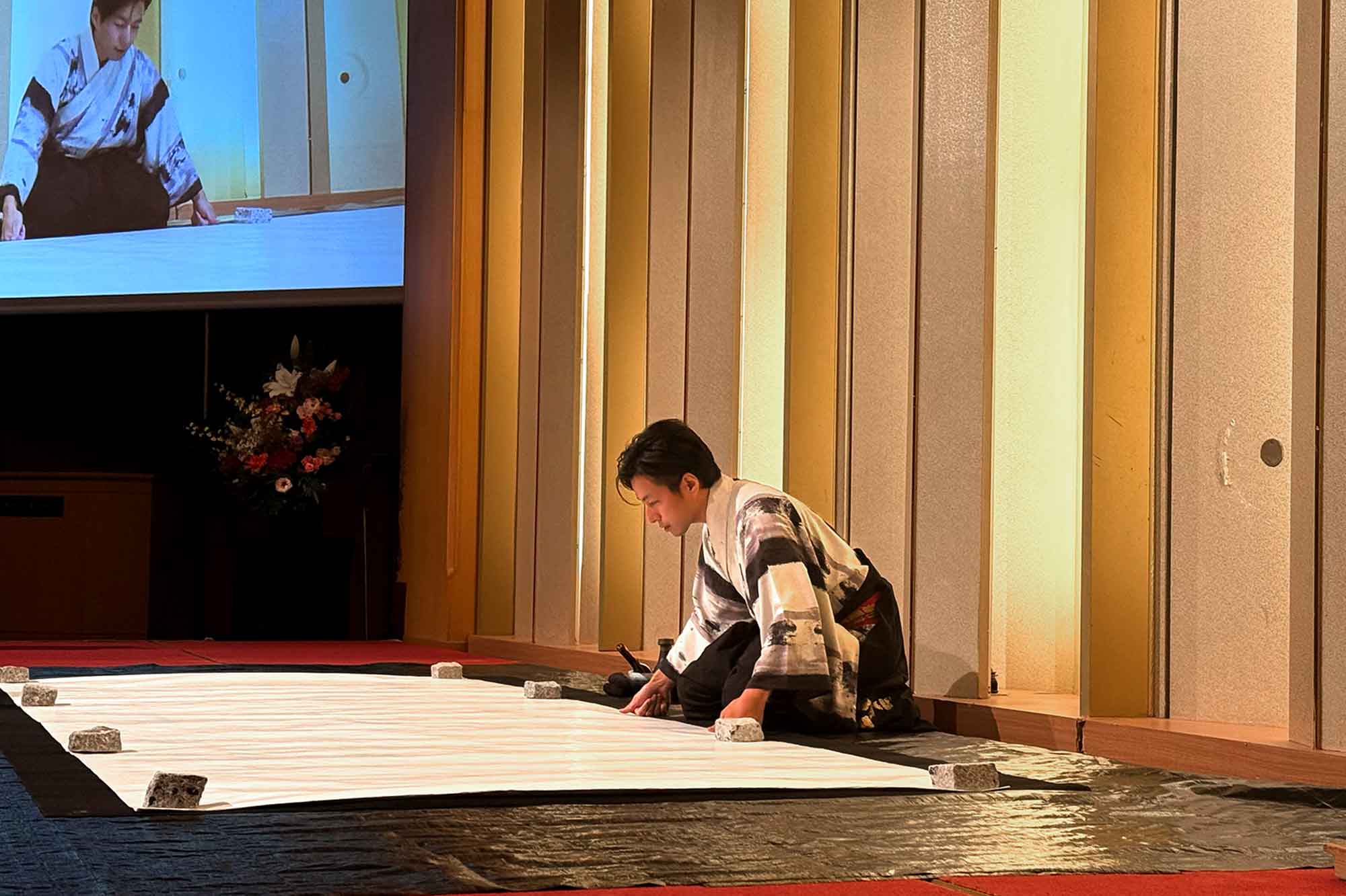 祝賀会　書道パフォーマンス